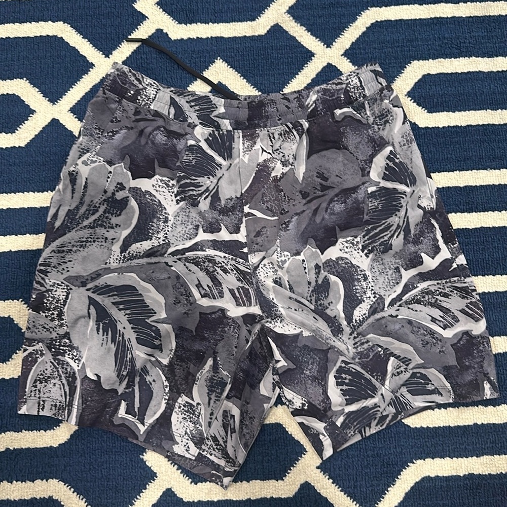 Lululemon, surge, no liner.